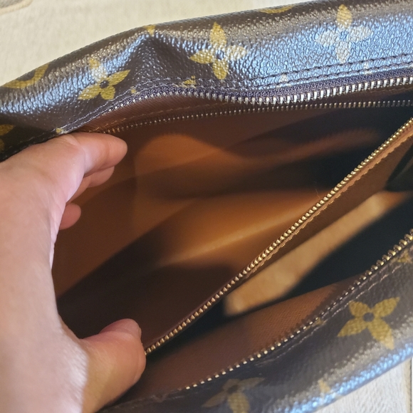 Authentic Louis Vuitton purse - Picture 10 of 15